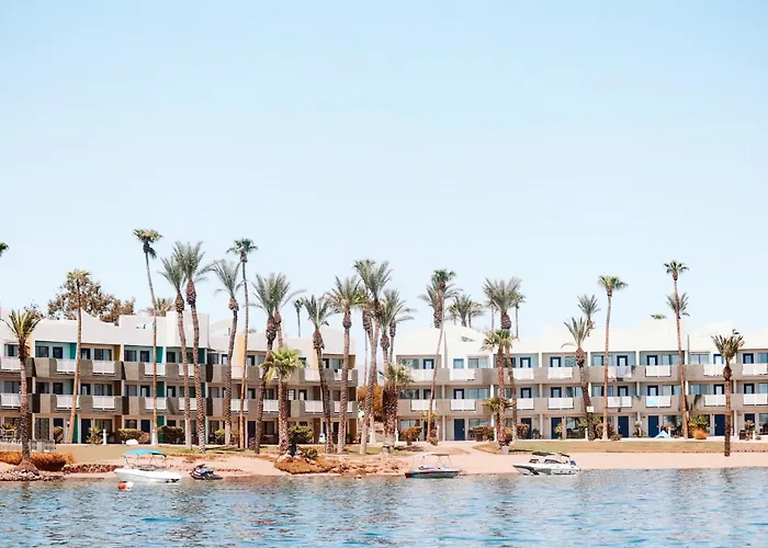 The Nautical Beachfront Resort 3*