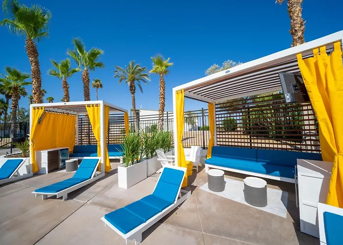 Resort The Nautical Beachfront 3*