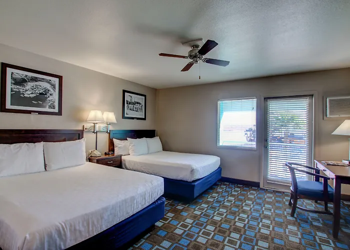 Resort The Nautical Beachfront 3*