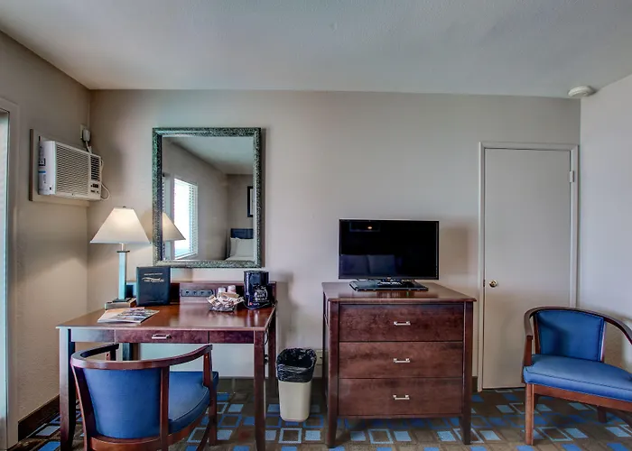 Resort The Nautical Beachfront 3*