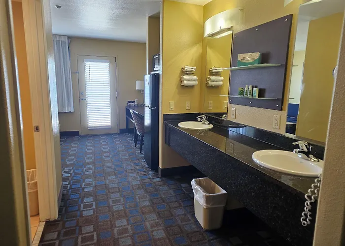 The Nautical Beachfront 3* Lake Havasu City