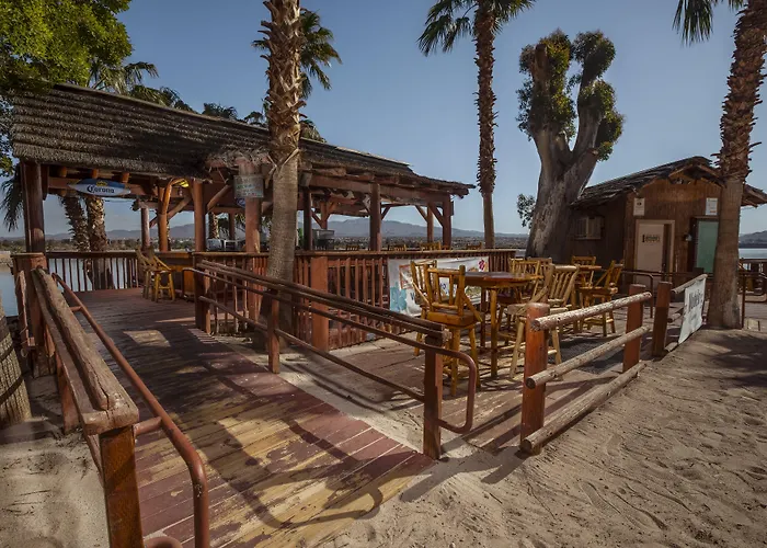 Resort The Nautical Beachfront