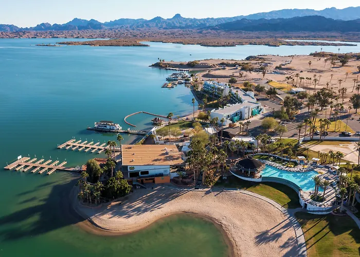 Resort The Nautical Beachfront