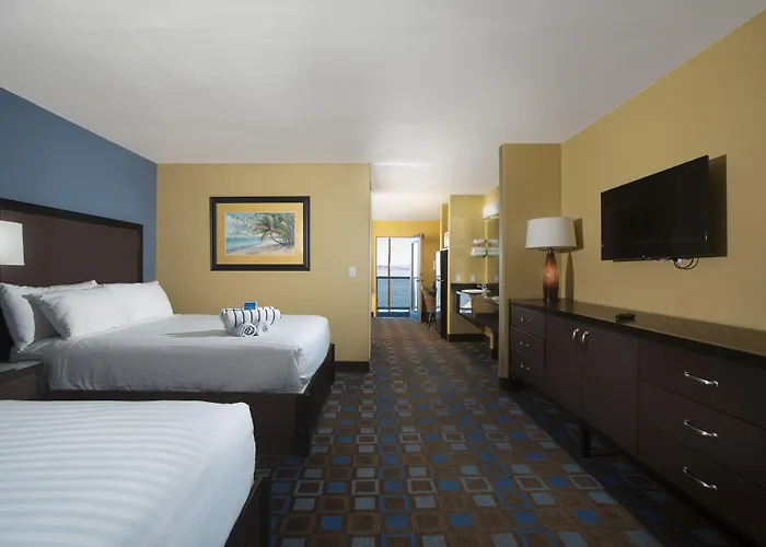 Resort The Nautical Beachfront 3*